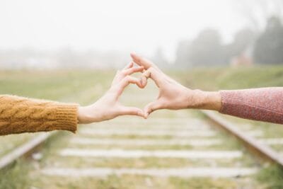 characteristics of healthy relationships- connect